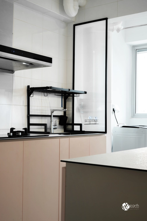 Minimalist beige laminate cabinet design paired with sleek black countertops in a compact kitchen.